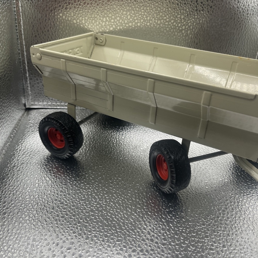 Vintage Ertl Grain Feed Wagon Trailer Farming Toy's  Pressed Steel (1054) - Picture 4 of 16